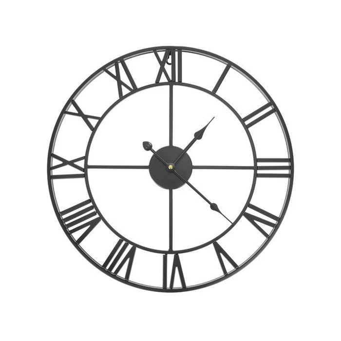 Nagy fém falióra római számokkal