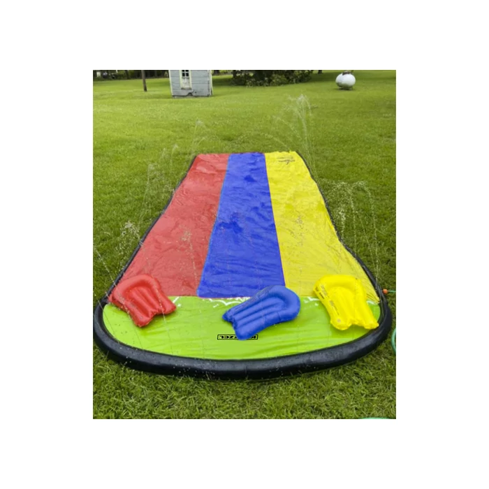 Vízi csúszda szökőkúttal