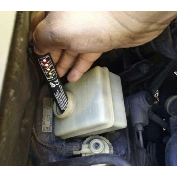 LED-es fékfolyadék tesztelő