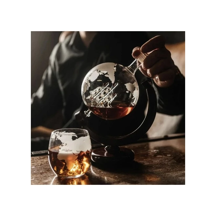 Földgömb alakú whiskey kancsó készlet