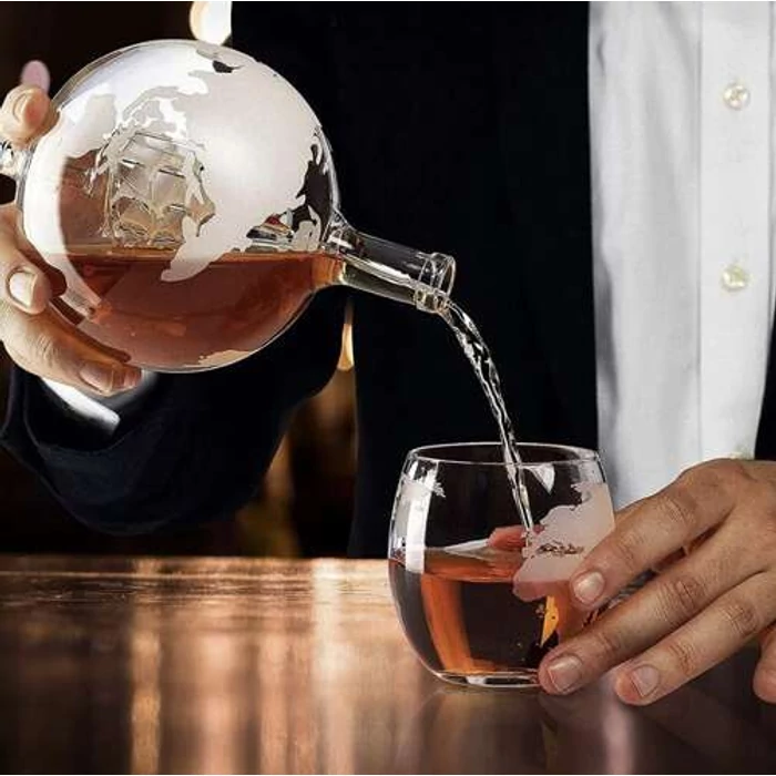 Földgömb alakú whiskey kancsó készlet