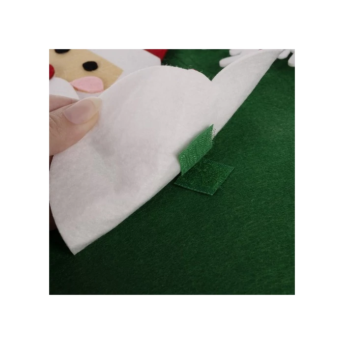 Filc karácsonyfa díszekkel