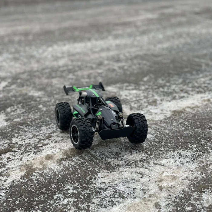 Távirányítós off-road autó