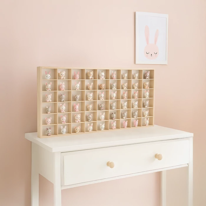 Fa polc játékoknak 54 rekesszel