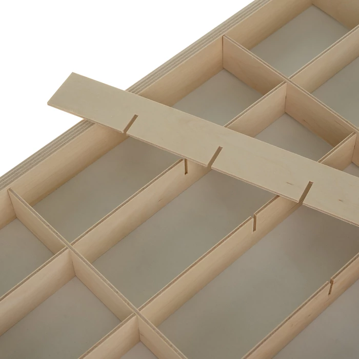 Fa polc játékoknak 54 rekesszel